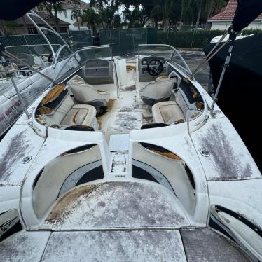 2006 Yamaha 23ft boat