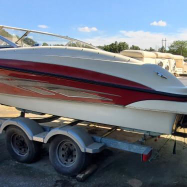 2010 Bayliner 215 br