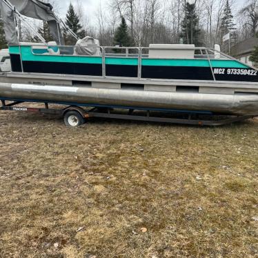 1987 Sun Tracker 24ft pontoon boat