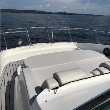 2021 Sea Ray 320 sundancer