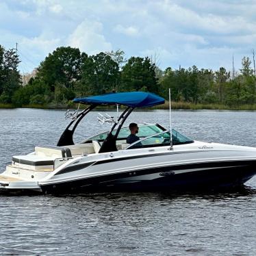 2012 Sea Ray 240 sundeck