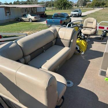 2021 Sun Tracker fishin barge 20 dlx