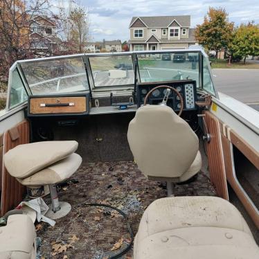 1983 Crestliner 19ft boat