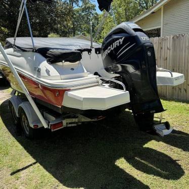 2017 Sea Ray 220 sdx