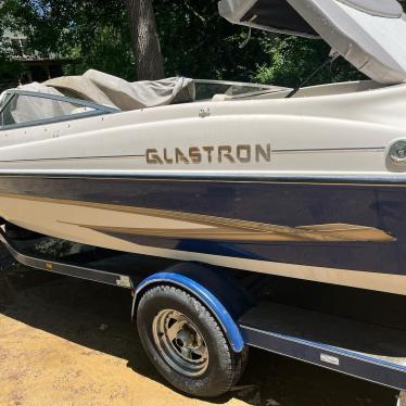 2002 Glastron 19ft boat