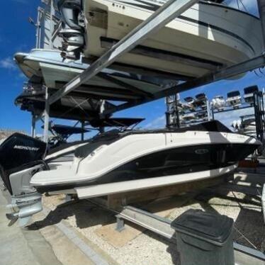 2019 Sea Ray 250 sdx