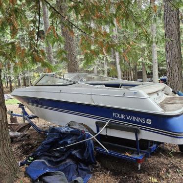 1993 Four Winns 19ft boat