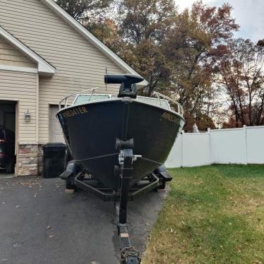 1983 Crestliner 19ft boat