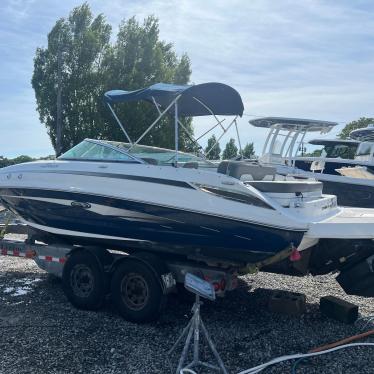 2011 Sea Ray 240 sundeck