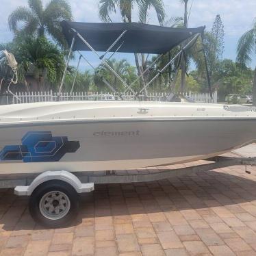 2017 Bayliner element e18