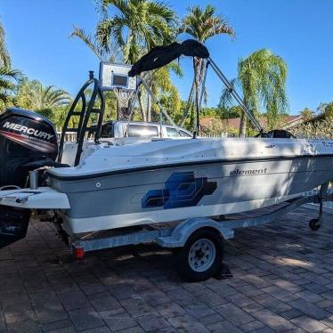 2017 Bayliner element e18