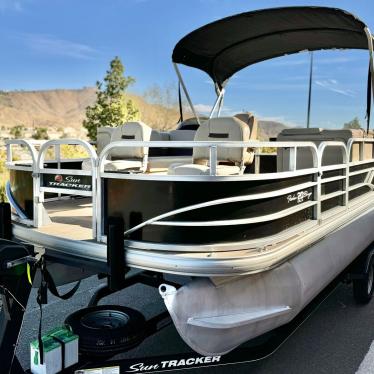 2019 Sun Tracker fishin barge 20 dlx