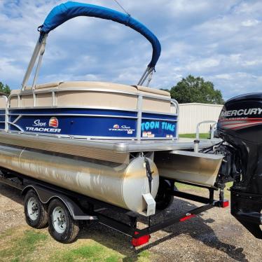 2018 Sun Tracker party barge 20 dlx