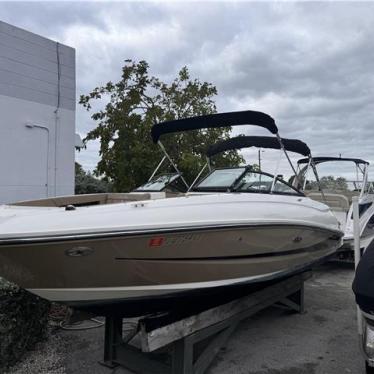 2017 Sea Ray sundeck 240 sdx