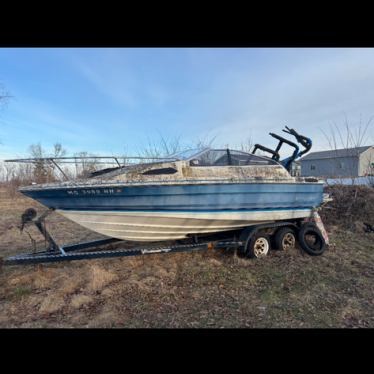 Bayliner 22' Cruiser Boat W/ Bill Of Sale And Trailer 1984