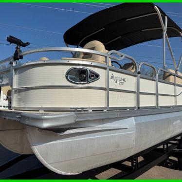 Landau 212 A’Lure Fishing Style TRITOON W/ 115hp Suzuki 4-stroke (1-OWNER) 2017