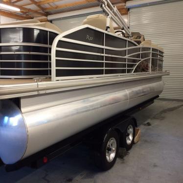 2012 Bennington 2250rcl r22