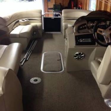 2012 Bennington 2275gcw