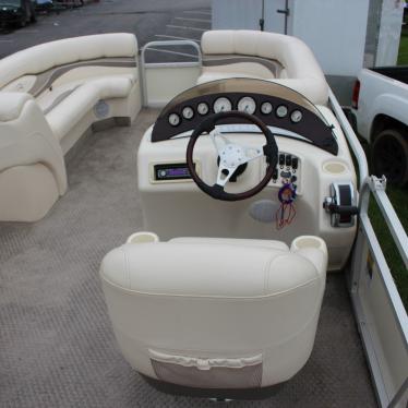 2005 Bennington tritoon 2275