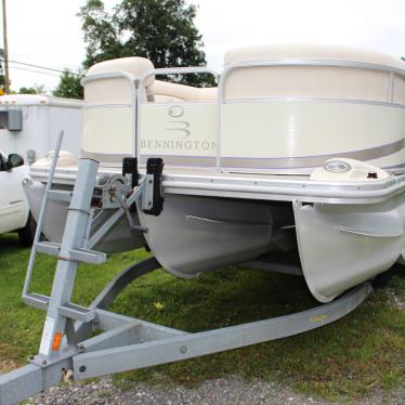 2005 Bennington tritoon 2275