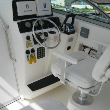 2002 Boston Whaler conquest 295 cd