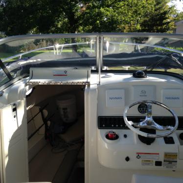 2008 Boston Whaler conuest 235