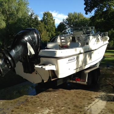 2008 Boston Whaler conuest 235