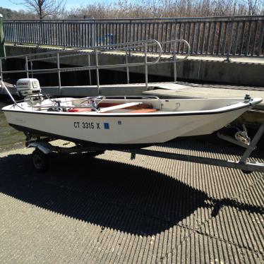 1972 Boston Whaler sport 13