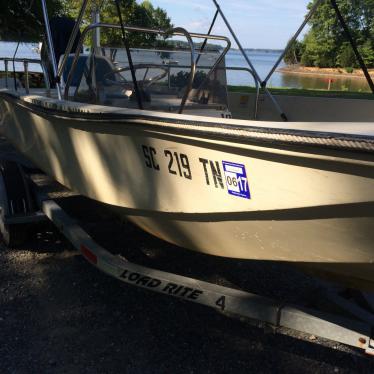 1986 Boston Whaler striper 17