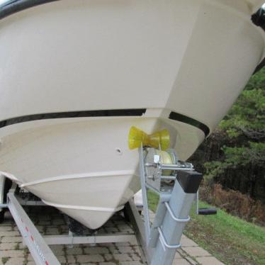 2010 Boston Whaler 255 conquest