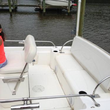 2003 Boston Whaler dauntless 22'