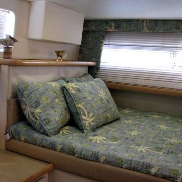 1997 Carver 325 aft cabin