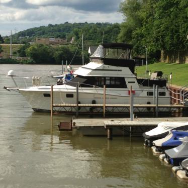 1986 Carver 3207 aft cabin