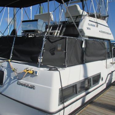 1994 Carver 300 aft cabin