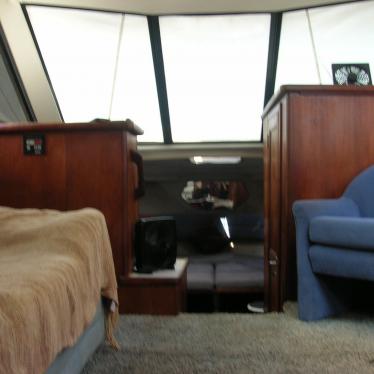 1992 Carver 28' aft cabin