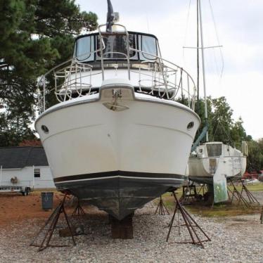 1993 Carver 350 aft cabin