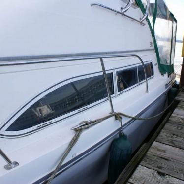 1995 Carver 310 mid-cabin express