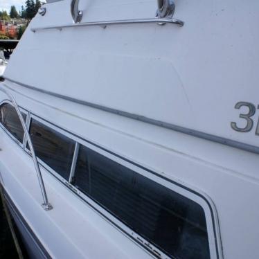 1995 Carver 310 mid-cabin express