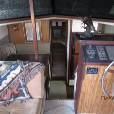 1982 Carver 3607 aft cabin