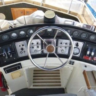 1984 Carver 36 aft cabin