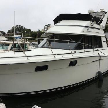 1985 Carver 3207 aft cabin