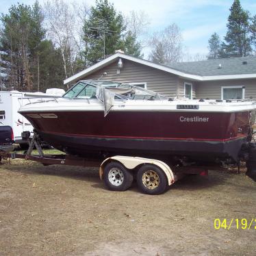 1977 Crestliner 22ft cuddie cabin