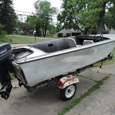 1958 Crestliner flying crest