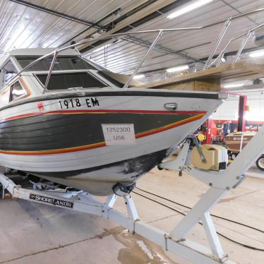 1988 Crestliner 245 cuddy