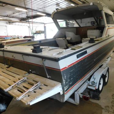 1988 Crestliner 245 cuddy