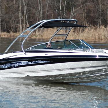 2007 Crownline 230 razor wake