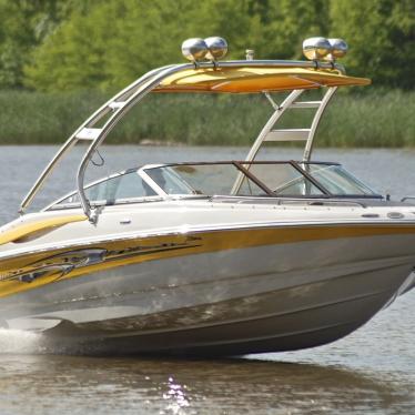 2007 Crownline 210 razor wake