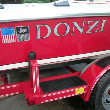 1994 Donzi sixteen ski sporter