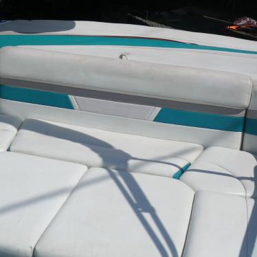 1997 Formula 2270 bow rider