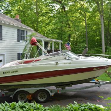 1998 Four Winns 225 horizon sundowner